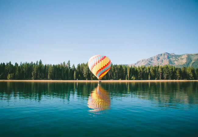 A lac with a air balloon
